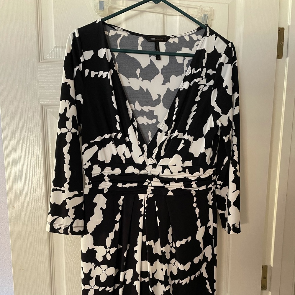 Mid length with POCKETS.